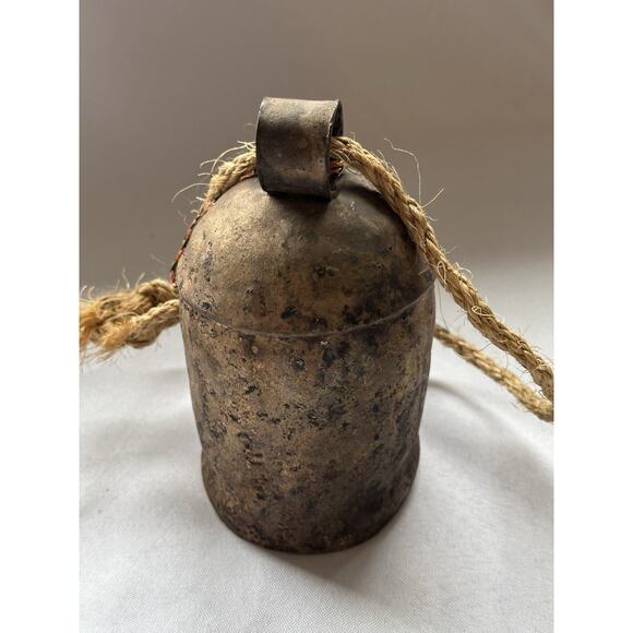 Vintage Hand Made Iron Cow Bell W/ Wooden Clapper Old Primitive Antique 6in Tall - Picture 3 of 7